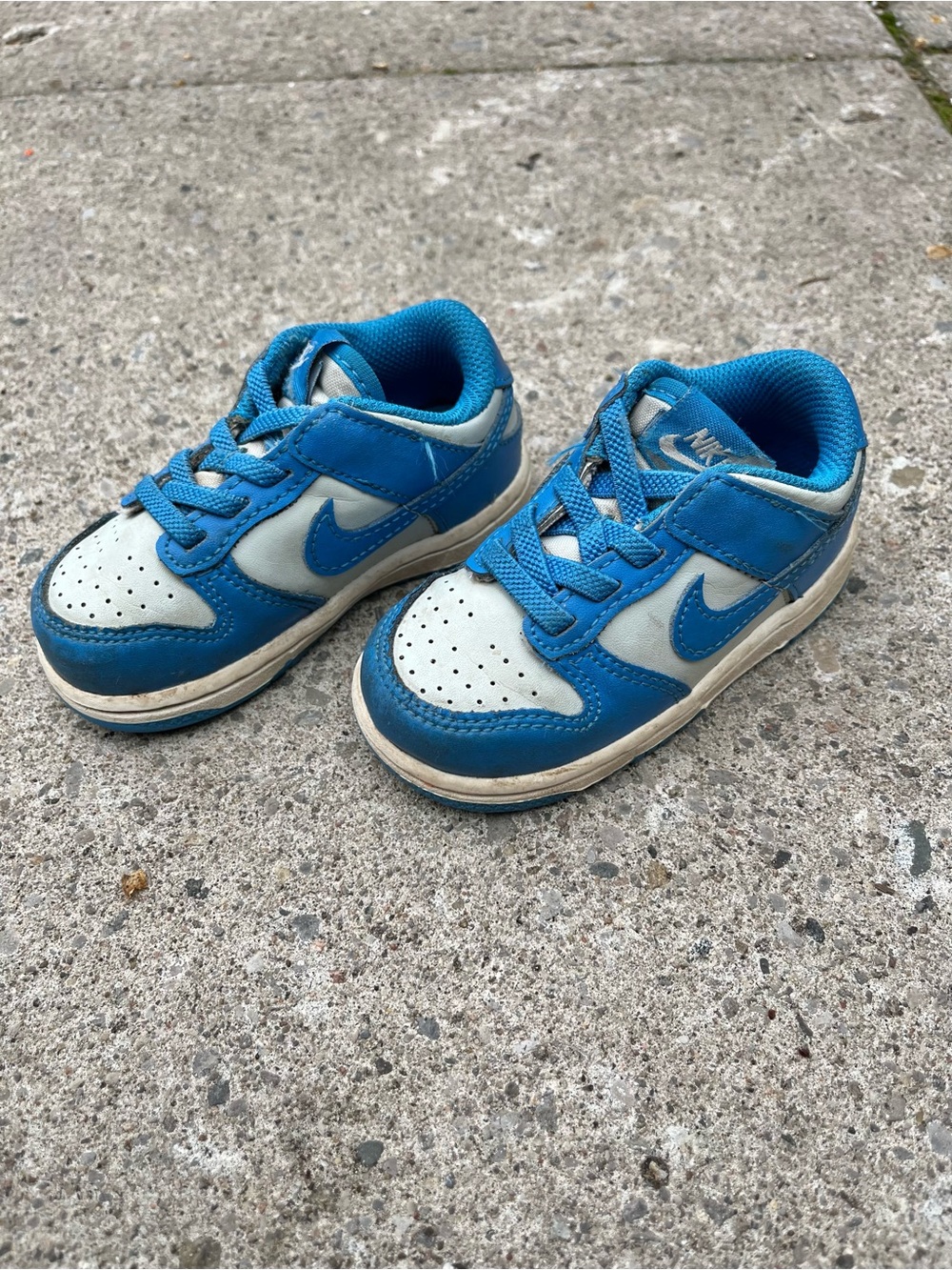Nike Toddler Blue and White Low-Top Sneakers Size 6